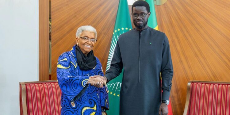 Audience : Le Chef de l’État a reçu Ellen Johnson Sirleaf, ancienne Présidente du Libéria