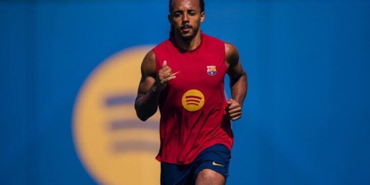 Jules Koundé égale Éric Abidal dans l’histoire du Barça