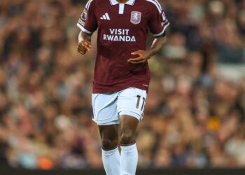 Aston Villa : Nicolas Jackson titulaire, Ibrahima Mbaye sur le banc
