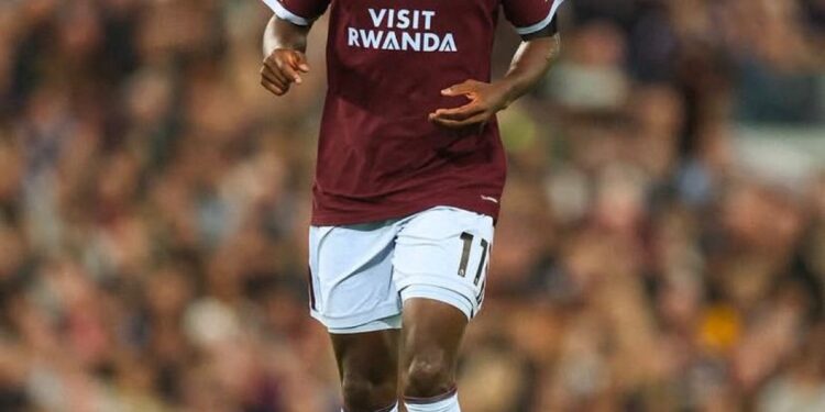 Aston Villa : Nicolas Jackson titulaire, Ibrahima Mbaye sur le banc