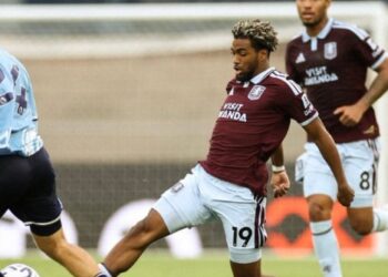 Aston Villa s’incline (2-1), Ibrahima Mbaye connaît enfin ses premières minutes de jeu