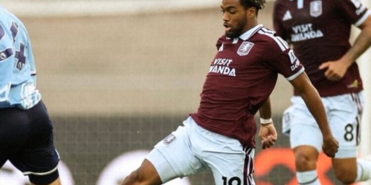 Aston Villa s’incline (2-1), Ibrahima Mbaye connaît enfin ses premières minutes de jeu