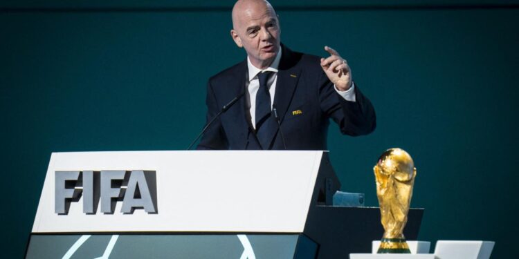 FIFA : Gianni Infantino candidat à un nouveau mandat en 2027