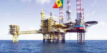 Pétrole et gaz : le Sénégal signe un accord avec Eni pour cinq blocs offshore