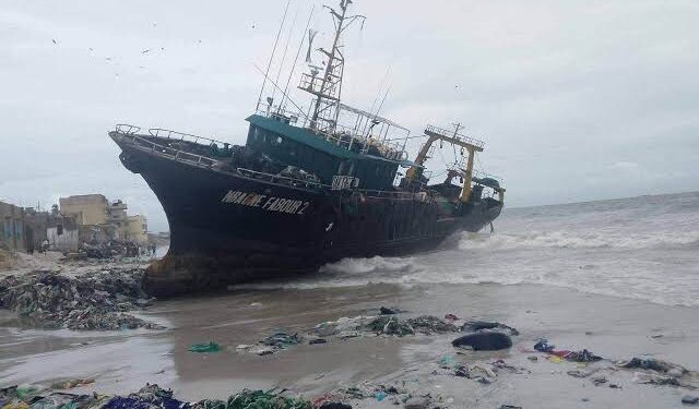 Intempéries : une dizaine de bateaux échoués sur le littoral