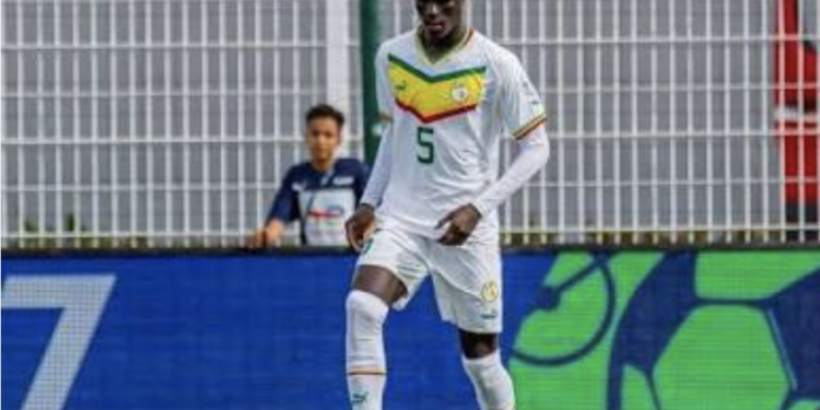 Cheikh Dieng : le jeune défenseur de Diambars distingué par The Guardian