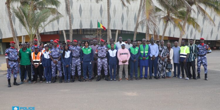 JOJ 2026 : les athlètes sénégalais en base d’entraînement au stade LSS ont procédé à une levée des couleurs