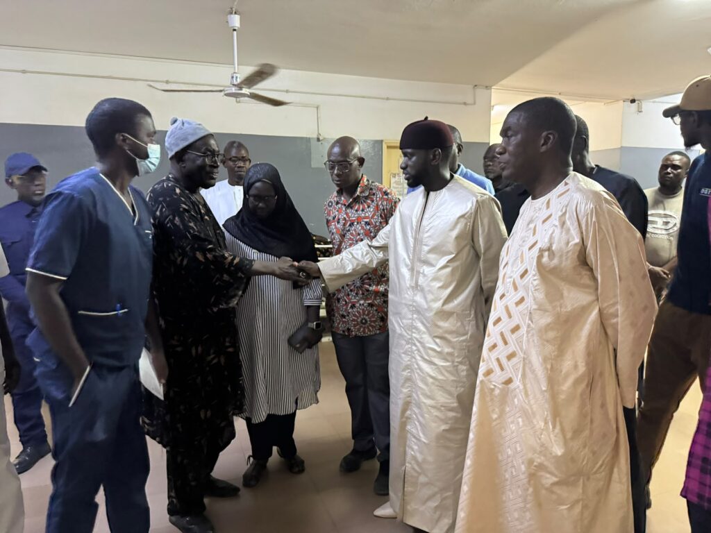 @ccident sur l’axe Ndande–Kébémer : le ministre Abdoul Ahad NDIAYE présente ses condoléances aux familles endeuillées