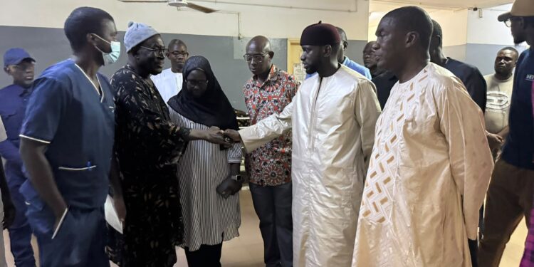 @ccident sur l’axe Ndande–Kébémer : le ministre Abdoul Ahad NDIAYE présente ses condoléances aux familles endeuillées