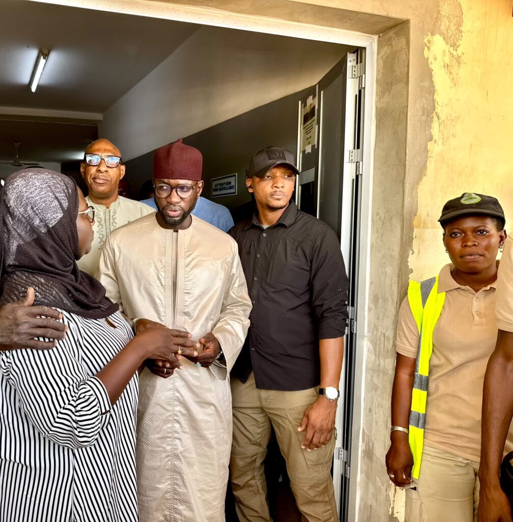 @ccident sur l’axe Ndande–Kébémer : le ministre Abdoul Ahad NDIAYE présente ses condoléances aux familles endeuillées