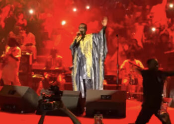 Avant première Bercy au Grand Théâtre : L’entrée spectaculaire de Youssou Ndour (Vidéo)