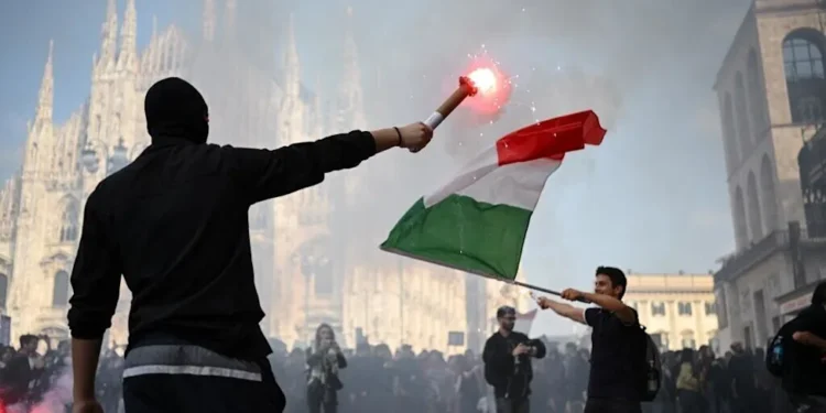 Italie: les étudiants, routiers et agriculteurs poursuivent les manifestations contre la hausse du coût de la vie