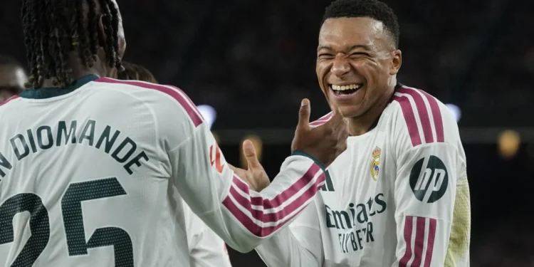Liga : le Real Madrid s’impose face au Barça grâce à un doublé de Mbappé