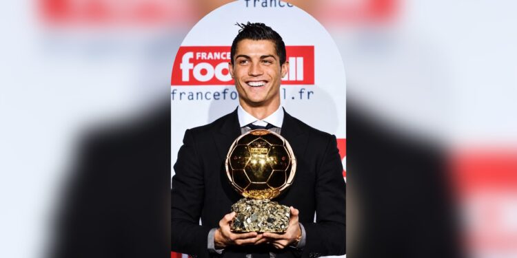 Football : Le Ballon d’or 2008 de Cristiano Ronaldo est élu MEILLEUR BALLON D’OR de l’histoire !