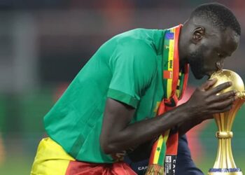 Cheikhou Kouyaté a annoncé sa retraite internationale et révélé sa maladie du cœur